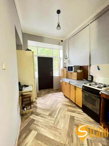 Джерельна вул., 43