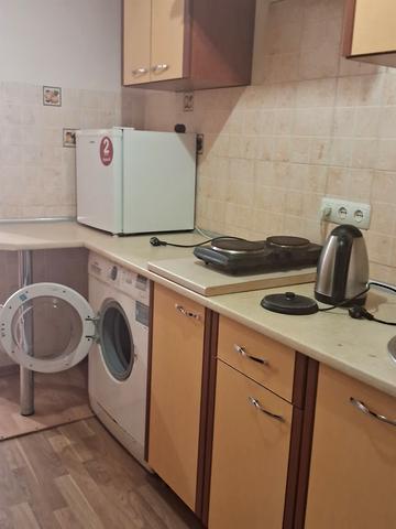 Театральна вул., 2