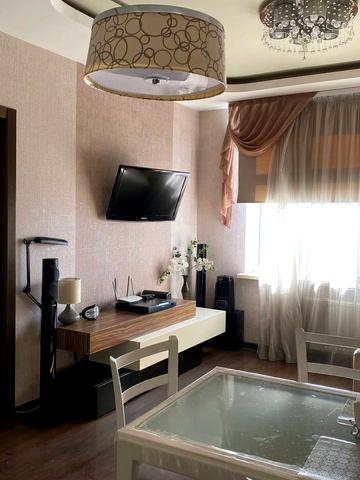 Валерія Лобановського просп. (Червонозоряний), 4-Б