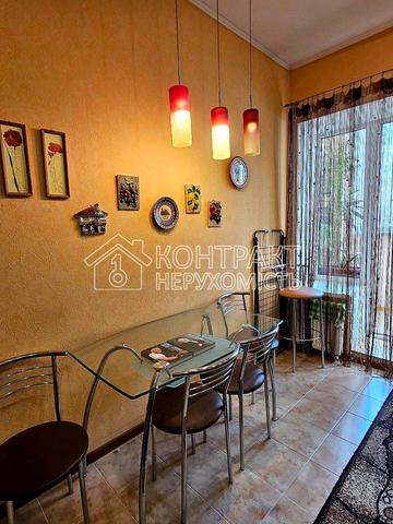 Нескорених вул., 13