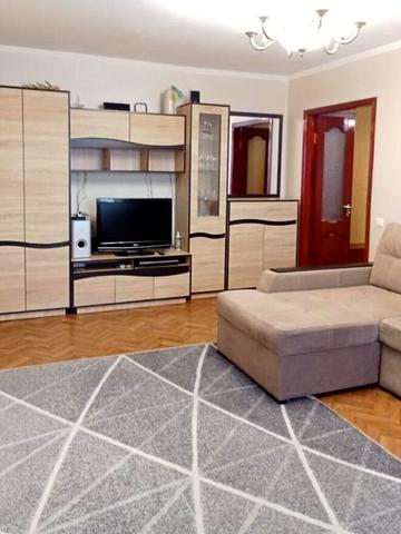 Зарічанська вул., 52