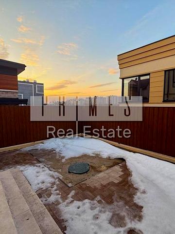 Грушевського вул., 14