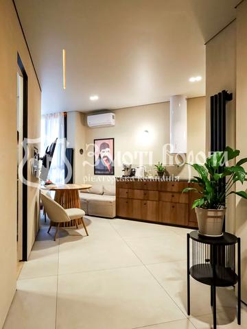 Радистів вул., 40