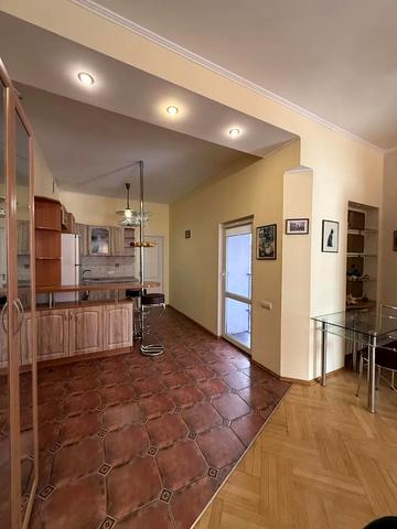 Круглоуніверситетська вул., 13