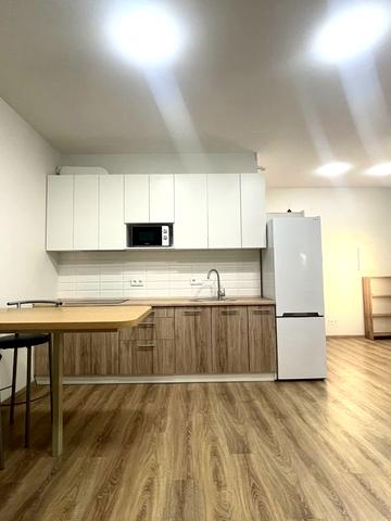 Павла Лі пров. (Московський), 2-Б