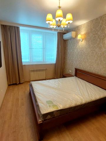 Драгоманова вул., 10