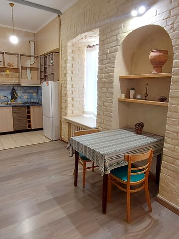 Володимирська вул., 82-В