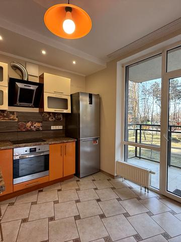 Анатолія Петрицького вул., 19