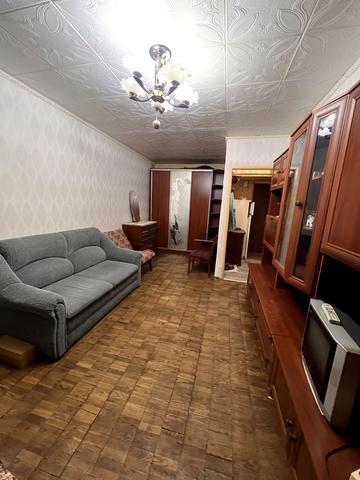 Мілютенка вул., 38