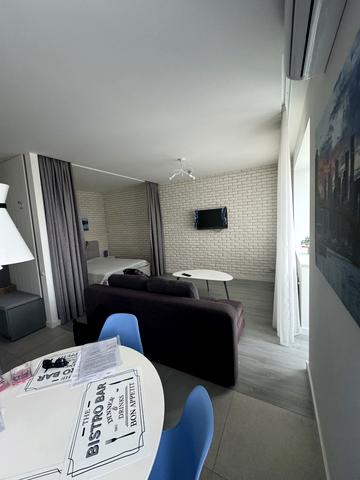 Лісова вул., 1-Б