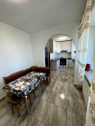 Михайла Грушевського вул., 64