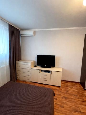 Будівельників вул., 14