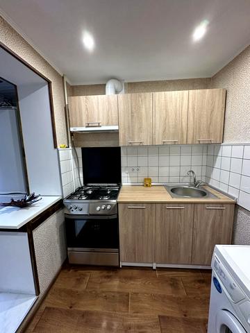 Лісовий просп., 17-Б