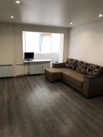 Космодромна вул., 8