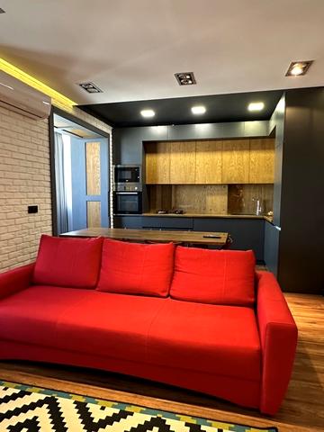 Богдана Хмельницького вул., 11