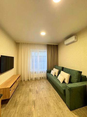 Залізнична вул., 32