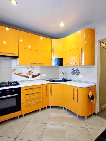 Романа Шухевича вул. (Курчатова), 1-Д