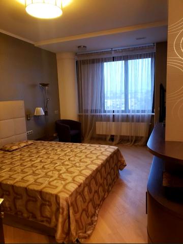 Науки просп. (Леніна), 77