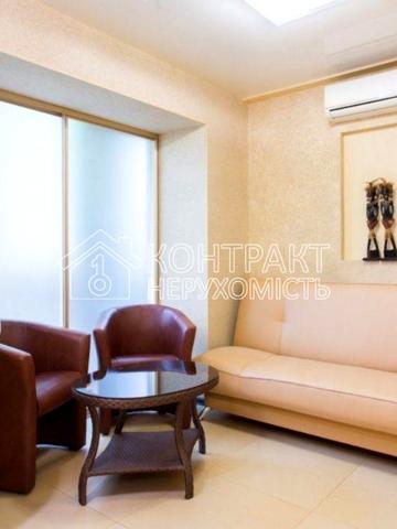 Науки просп. (Леніна), 32