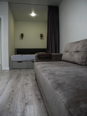 Юнацька вул., 8