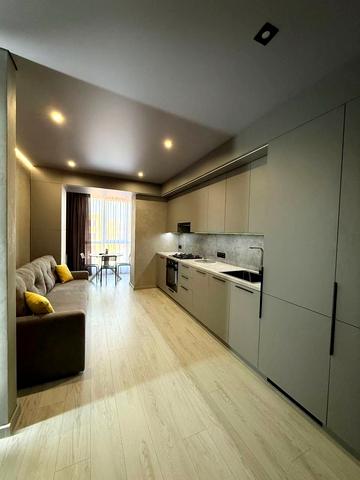 Студентська вул., 30