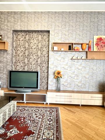 Севастопольська вул., 6