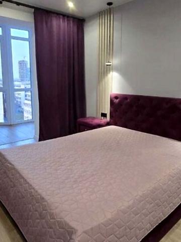 Набережна Перемоги вул., 42