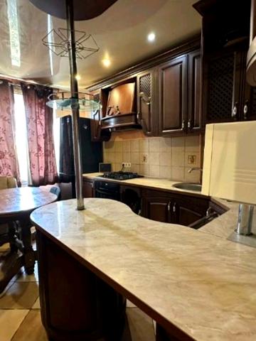 Набережна Перемоги вул., 134