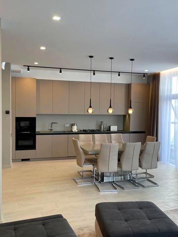 Вячеслава Чорновола просп. (), 16ж