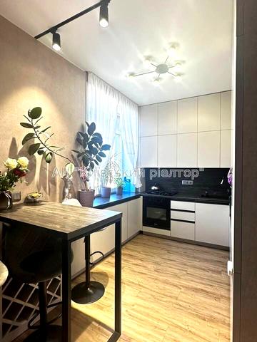 Юрія Пасхаліна вул. (Ілліча), 4/6