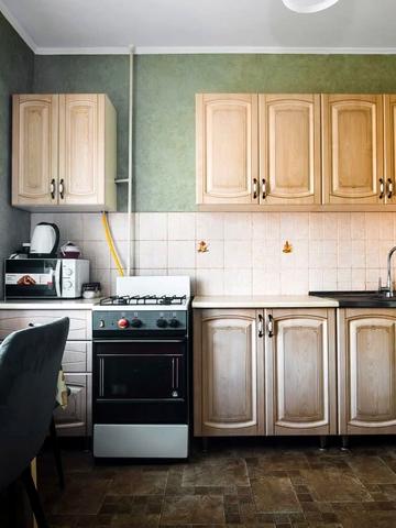 Андрія Мельника вул., 18