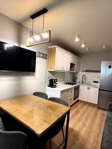 Луганська вул., 12