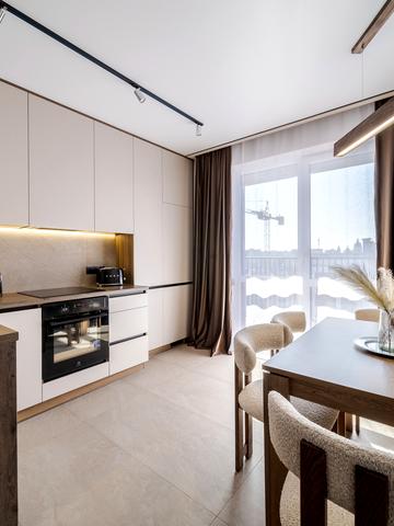 Леоніда Перфецького вул., (Будинок 1)