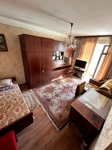 Ореста Левицького вул. (Академіка Курчатова), 25/37