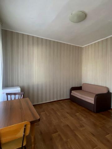 Любарська вул., 17