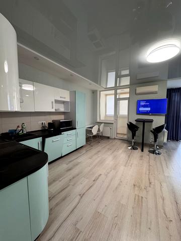 Драгоманова вул., 2