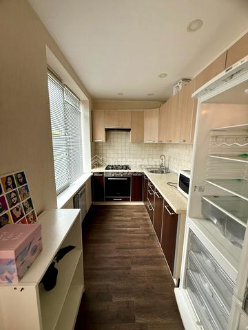 Космонавтів вул., 5а