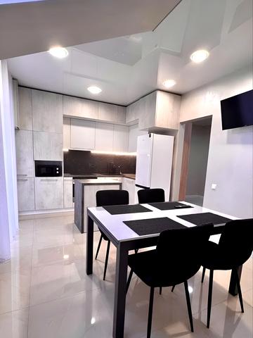 Весняна вул., 12