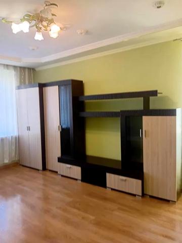 Черкаська вул., 2