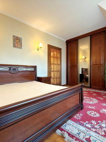 Загородня вул., 33