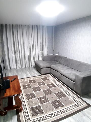 Оболонська пл. (Дружби Народів СРСР), 1