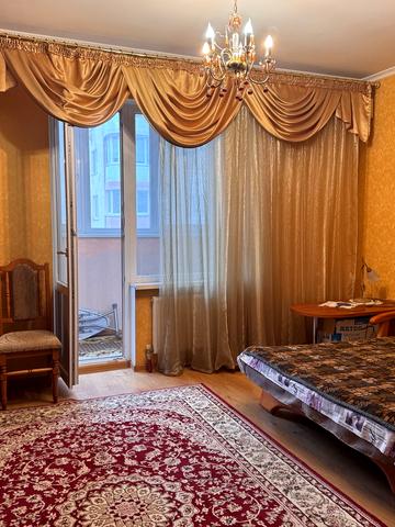 Райдужна вул., 7