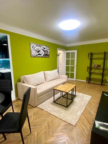 Костянтинівська вул., 36