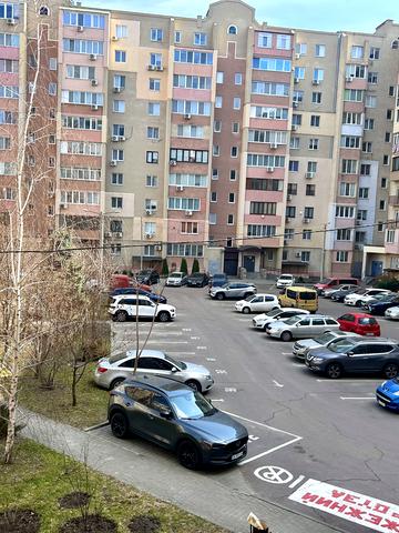 Академіка Сахарова вул., 24