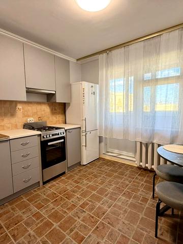 Івана Пулюя вул., 1