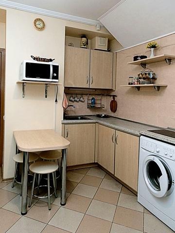 Дігтярна вул., 35