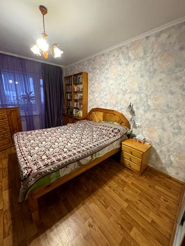 Чарівна вул., 105