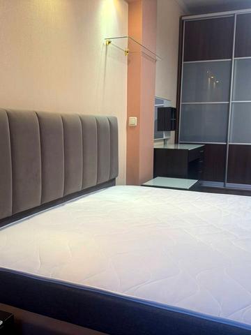 Анни Ахматової вул., 35