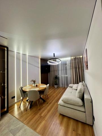 Володимира Навроцького вул., 39