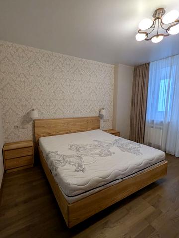 Анни Ахматової вул., 30